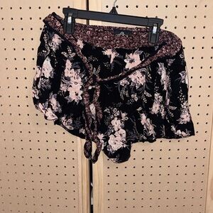 Angie floral lounge size large‎ shorts